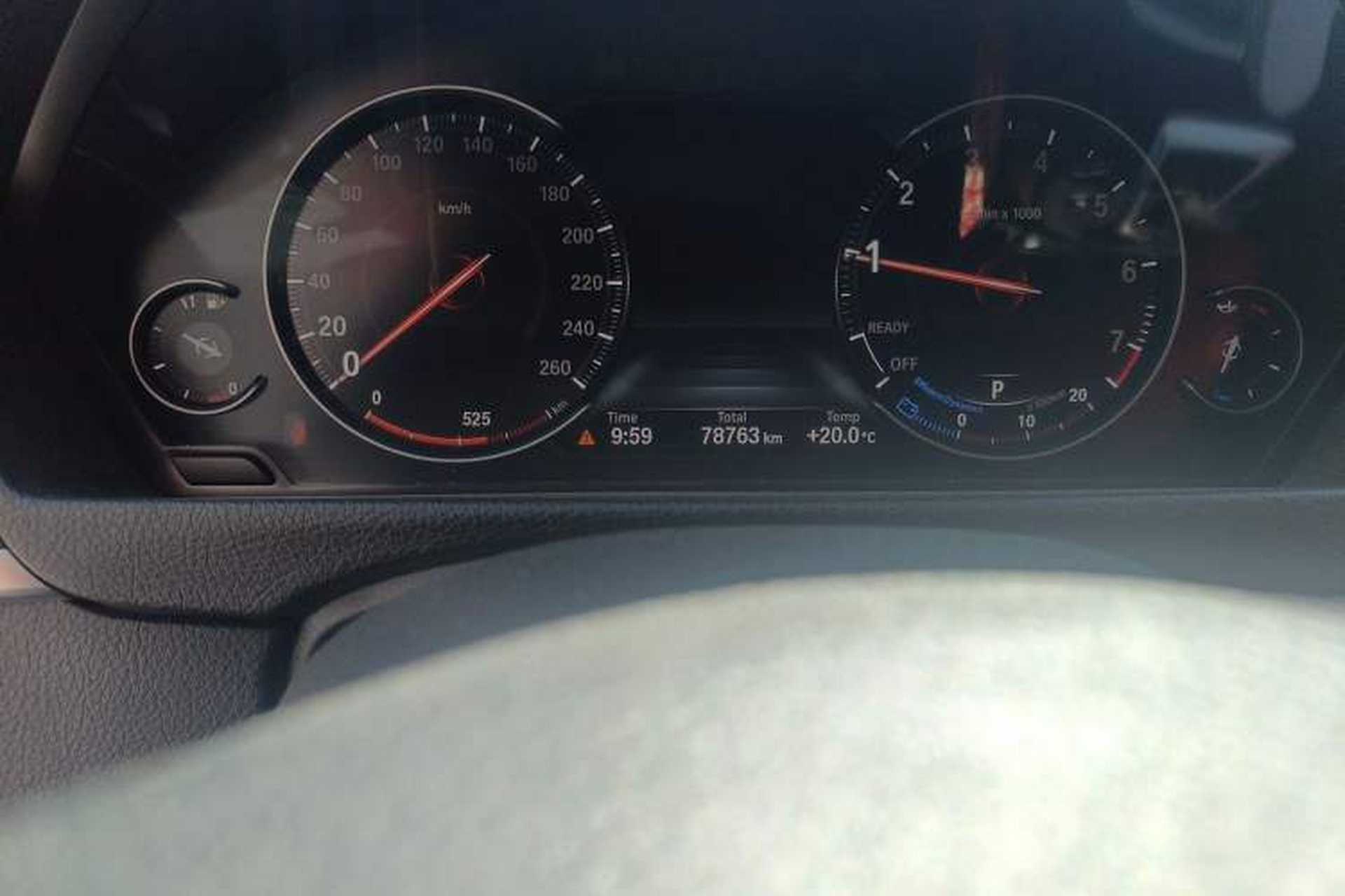 Used BMW 3 Series 2019 320Li xDrive Fashion Model Odometer Close Up