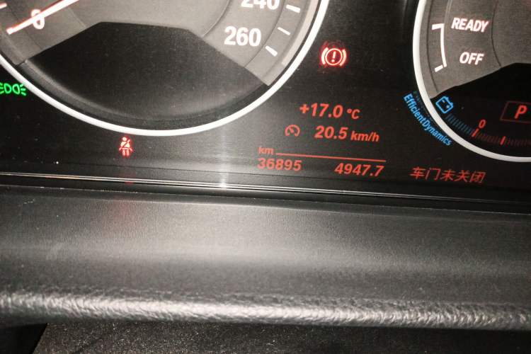 Used BMW 3 Series 2019 320Li Fashion Model Odometer Close Up