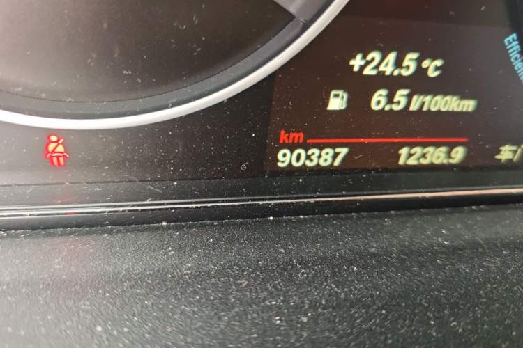 Used BMW 3 Series 2019 320Li Fashion Model Odometer Close Up