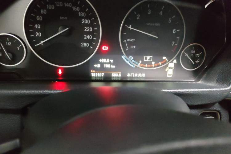 Used BMW 3 Series 2019 320Li Fashion Model Odometer Close Up