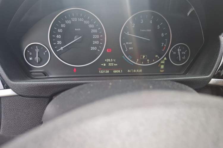 Used BMW 3 Series 2019 320Li Fashion Model Odometer Close Up
