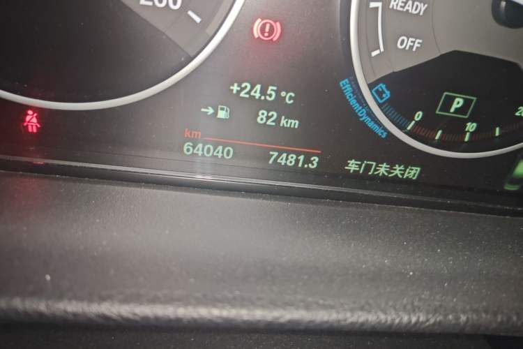 Used BMW 3 Series 2019 320Li Fashion Model Odometer Close Up