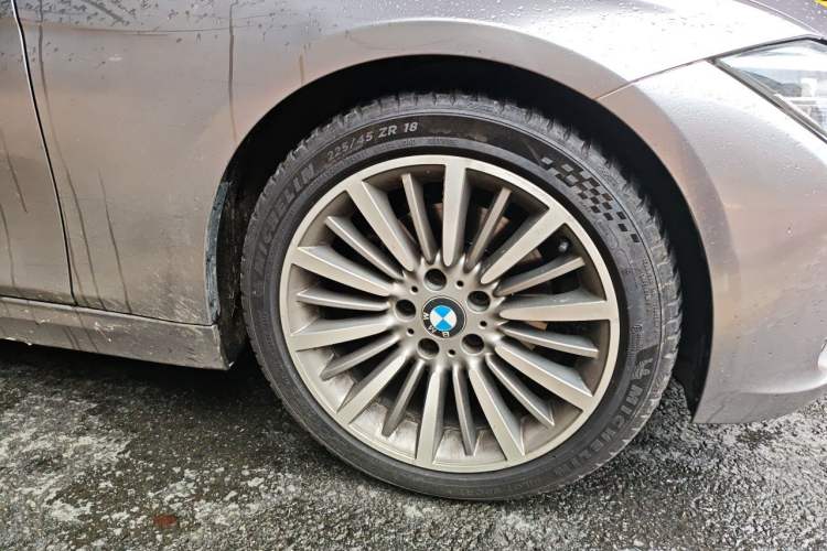 Used BMW 3 Series 2019 320Li Fashion Model Right Front Wheel Hub