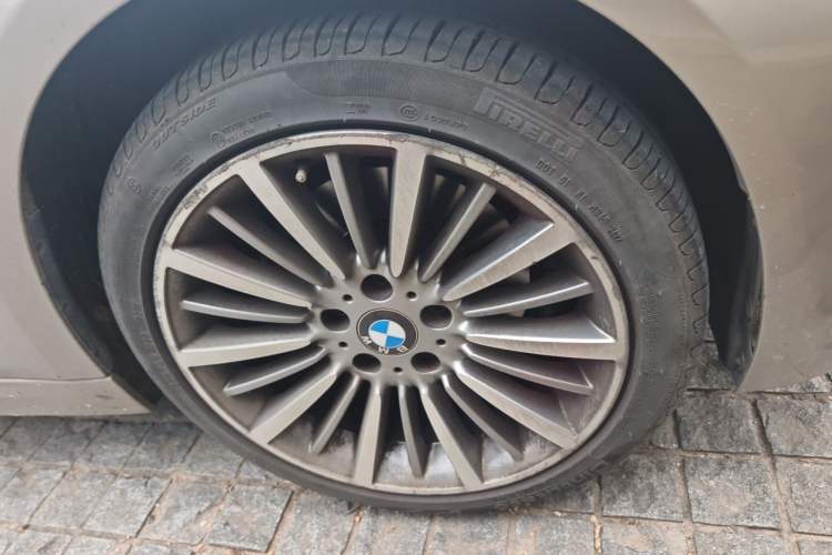 Used BMW 3 Series 2019 320Li Fashion Model Right Front Wheel Hub