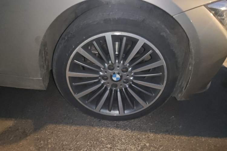 Used BMW 3 Series 2019 320Li Fashion Model Right Front Wheel Hub