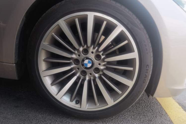 Used BMW 3 Series 2019 320Li Fashion Model Right Front Wheel Hub