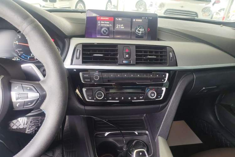 Used BMW 3 Series 2019 320i M Sport Night Edition Audio And AC Panel