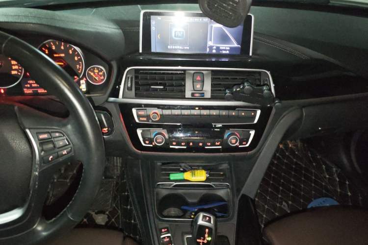Used BMW 3 Series 2019 320Li Fashion Model Audio And AC Panel