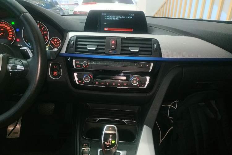 Used BMW 3 Series 2019 320i M Sport Package Audio And AC Panel