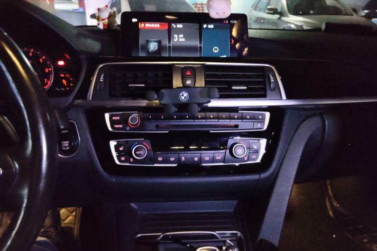 Used BMW 3 Series 2019 320Li M Sport Package Audio And AC Panel