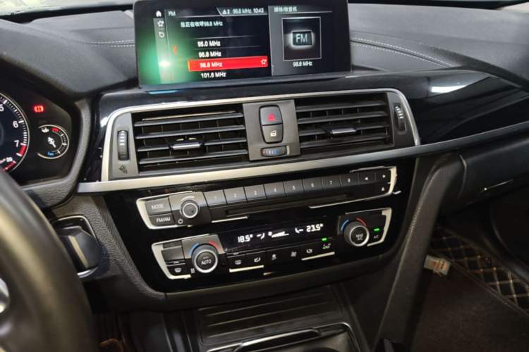 Used BMW 3 Series 2019 320Li M Sport Package Audio And AC Panel