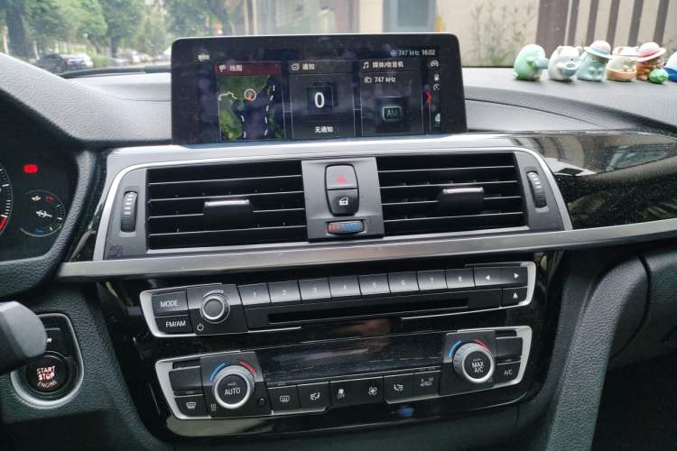 Used BMW 3 Series 2019 320Li M Sport Package Audio And AC Panel
