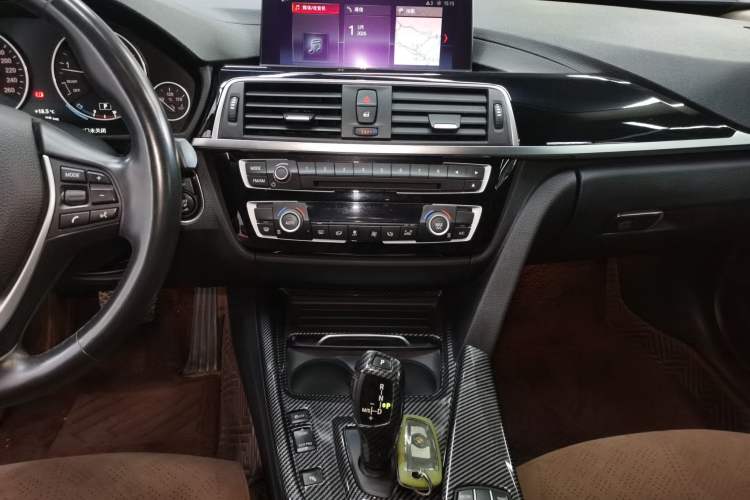 Used BMW 3 Series 2019 320Li Fashion Model Audio And AC Panel