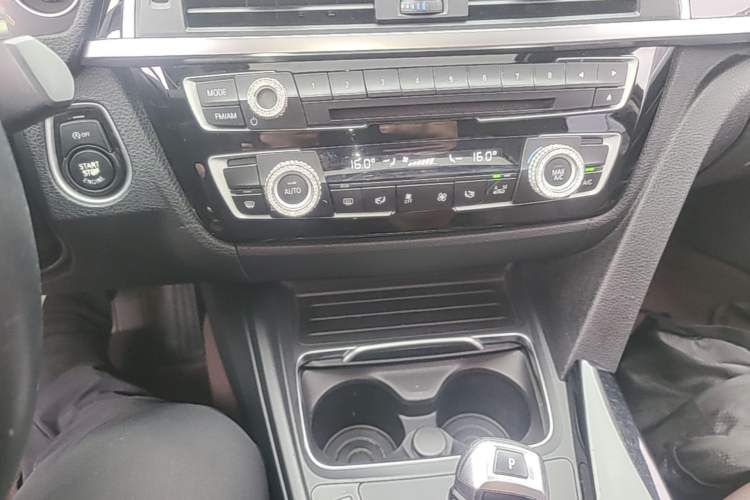 Used BMW 3 Series 2019 320Li Fashion Model Audio And AC Panel