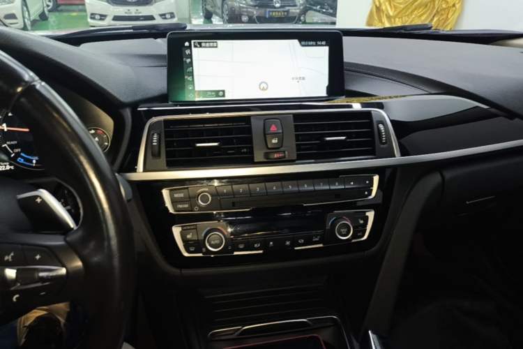 Used BMW 3 Series 2019 320Li M Sport Package Audio And AC Panel