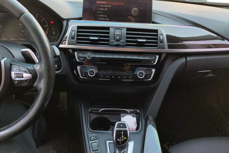 Used BMW 3 Series 2019 320Li M Sport Night Edition Audio And AC Panel