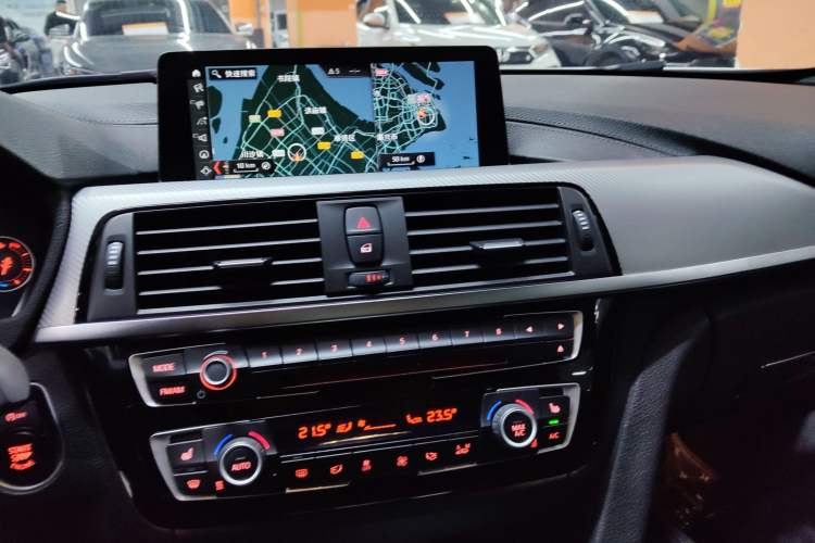 Used BMW 3 Series 2019 320i M Sport Night Edition Audio And AC Panel