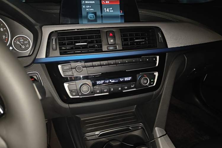 Used BMW 3 Series 2019 320i M Sport Package Audio And AC Panel