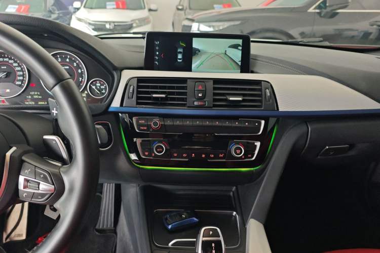 Used BMW 3 Series 2019 320i M Sport Package Audio And AC Panel