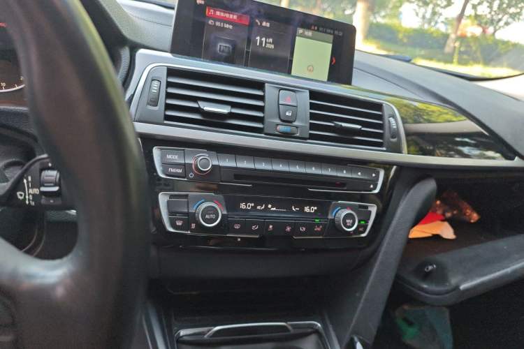 Used BMW 3 Series 2019 320Li Fashion Model Audio And AC Panel