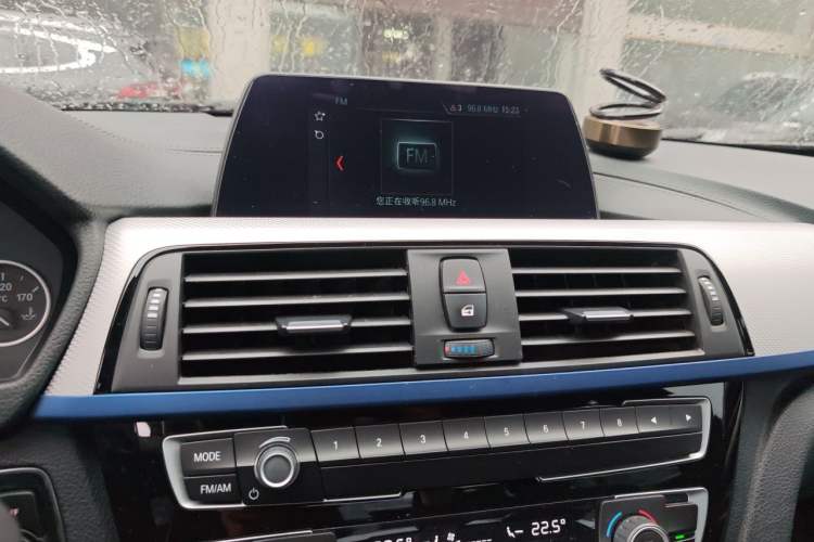 Used BMW 3 Series 2019 320i M Sport Package Audio And AC Panel