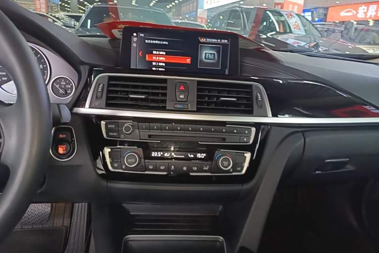 Used BMW 3 Series 2019 320Li Fashion Model Audio And AC Panel