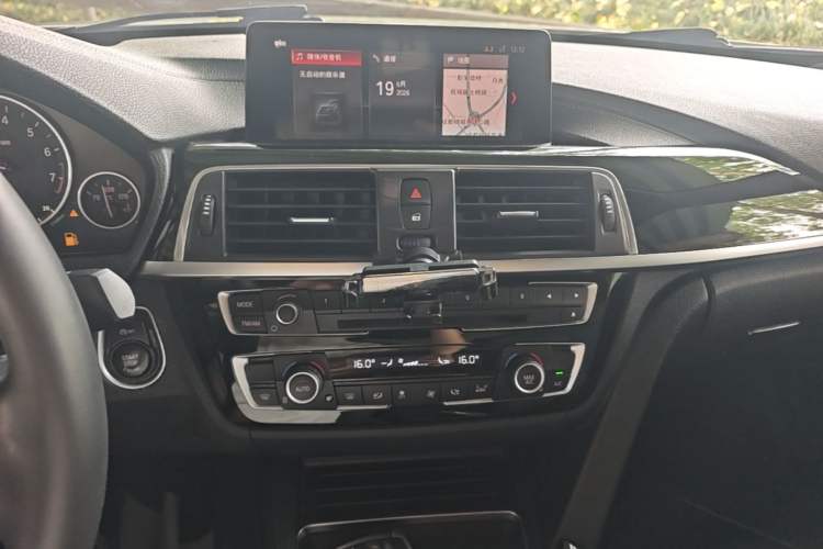 Used BMW 3 Series 2019 320Li Fashion Model Audio And AC Panel