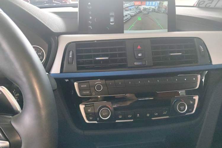 Used BMW 3 Series 2019 320i M Sport Package Audio And AC Panel