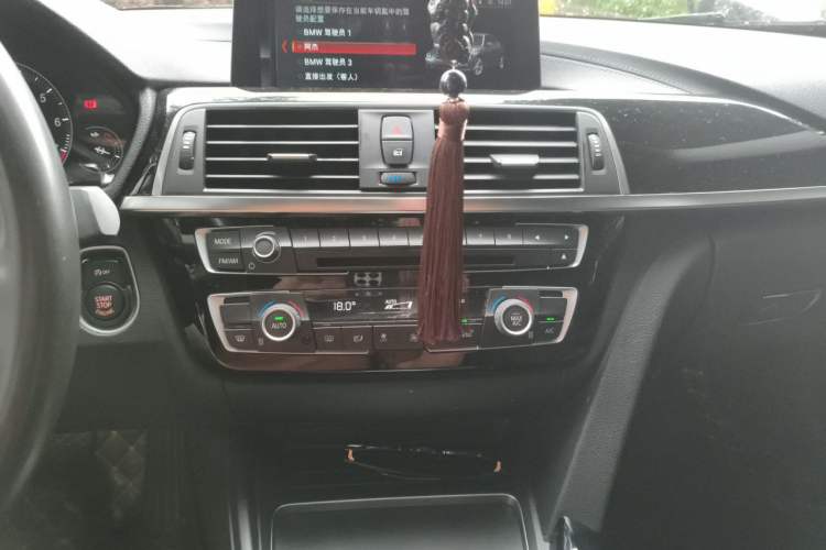 Used BMW 3 Series 2019 320Li M Sport Package Audio And AC Panel