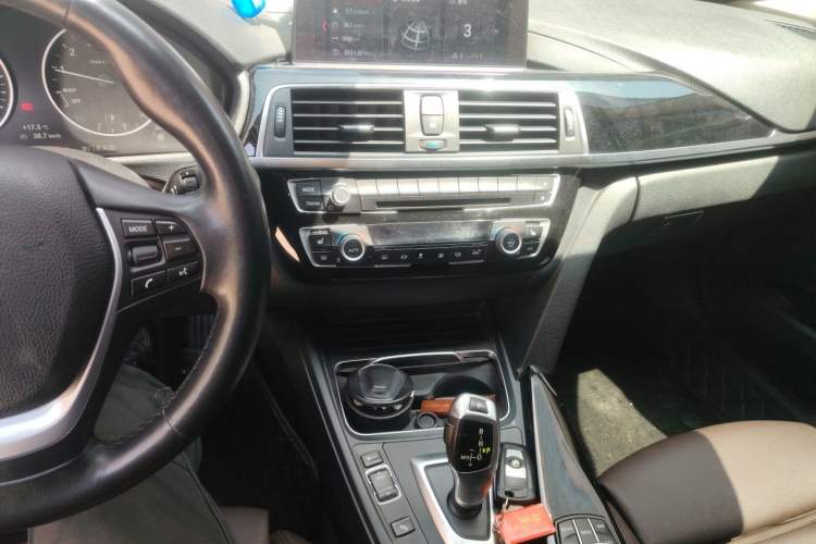 Used BMW 3 Series 2019 320Li Fashion Model Audio And AC Panel