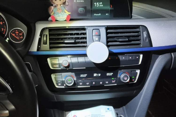 Used BMW 3 Series 2019 320i M Sport Package Audio And AC Panel