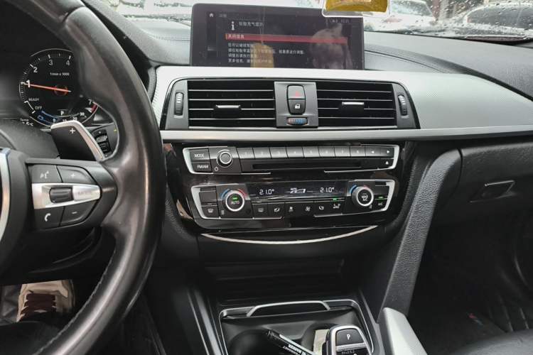 Used BMW 3 Series 2019 320i M Sport Night Edition Audio And AC Panel