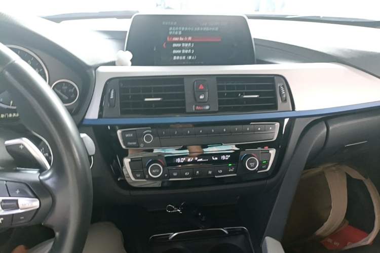 Used BMW 3 Series 2019 320i M Sport Package Audio And AC Panel