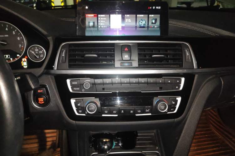 Used BMW 3 Series 2019 320Li Fashion Model Audio And AC Panel
