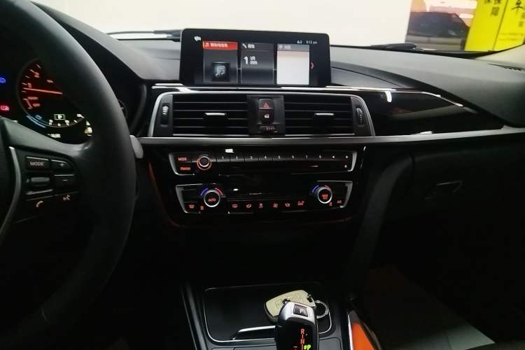 Used BMW 3 Series 2019 320Li Fashion Model Audio And AC Panel