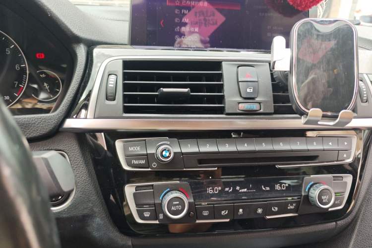 Used BMW 3 Series 2019 320Li M Sport Package Audio And AC Panel