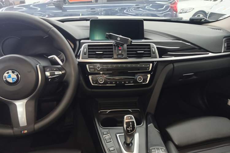 Used BMW 3 Series 2019 320Li M Sport Package Audio And AC Panel