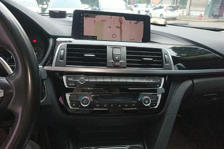 Used BMW 3 Series 2019 320Li M Sport Package Audio And AC Panel