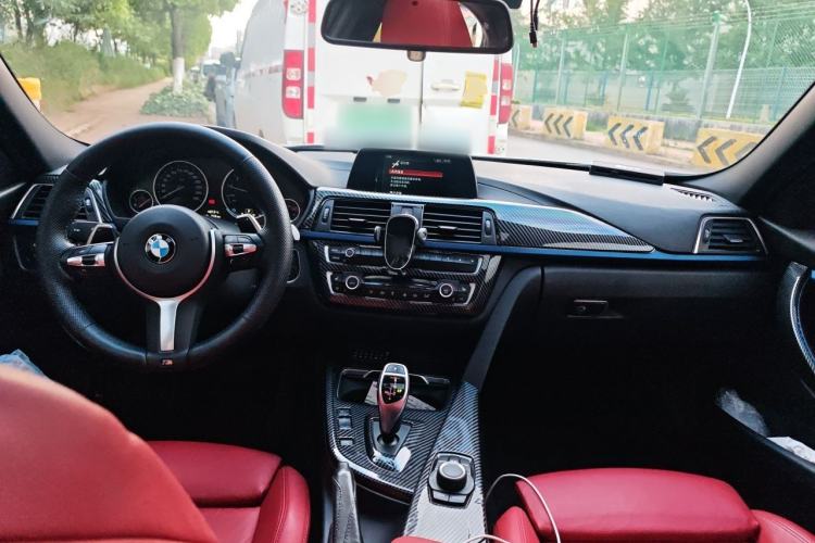 Used BMW 3 Series 2019 320i M Sport Package Center Console