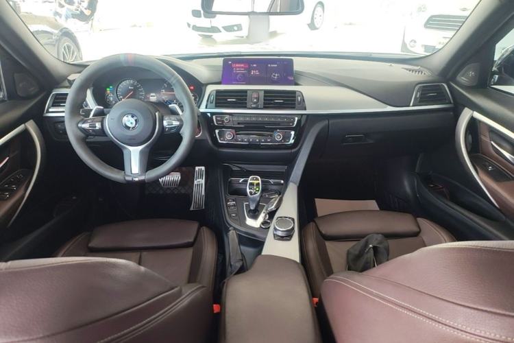 Used BMW 3 Series 2019 320i M Sport Night Edition Center Console