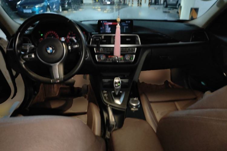 Used BMW 3 Series 2019 320Li M Sport Package Center Console