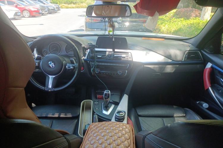 Used BMW 3 Series 2019 320i M Sport Package Center Console