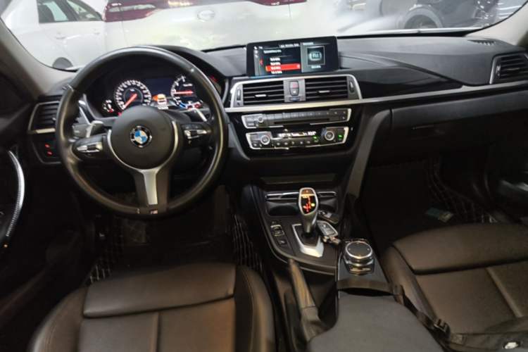 Used BMW 3 Series 2019 320Li M Sport Package Center Console