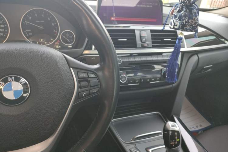 Used BMW 3 Series 2019 320Li Fashion Model Center Console