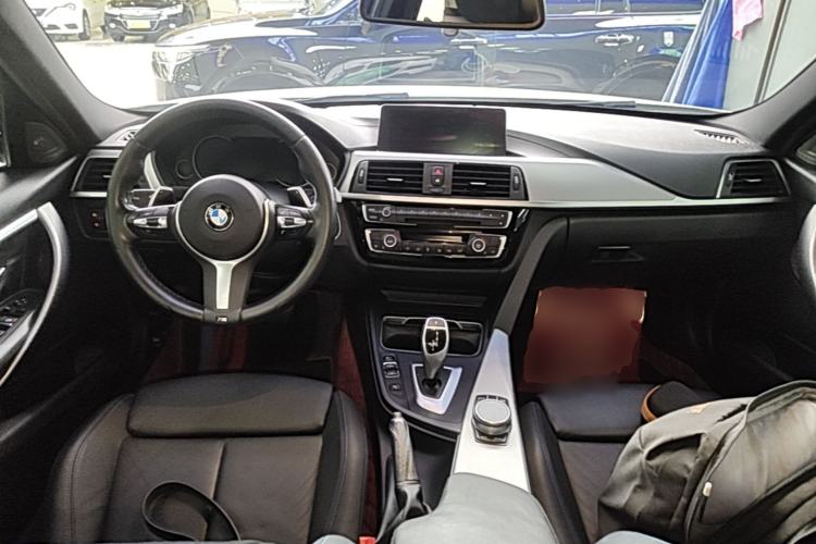 Used BMW 3 Series 2019 320i M Sport Night Edition Center Console