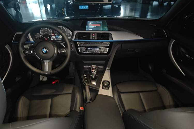 Used BMW 3 Series 2019 320i M Sport Package Center Console