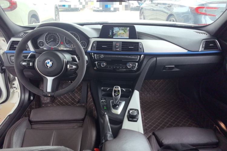 Used BMW 3 Series 2019 320i M Sport Package Center Console