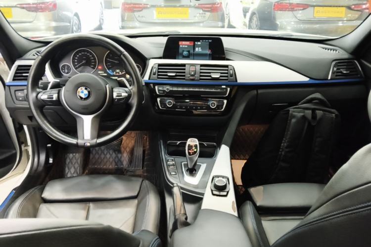 Used BMW 3 Series 2019 320i M Sport Package Center Console