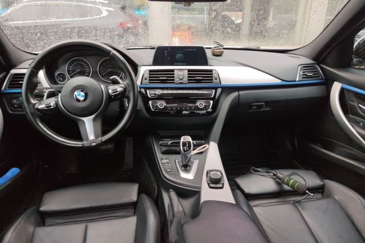 Used BMW 3 Series 2019 320i M Sport Package Center Console