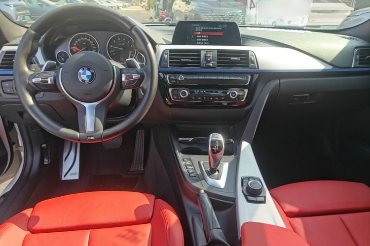 Used BMW 3 Series 2019 320i M Sport Package Center Console